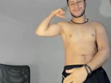 noah_happy07 — CUM SHOW #18 #latino #muscle #hairy #bigcock [1111 tokens remaining]