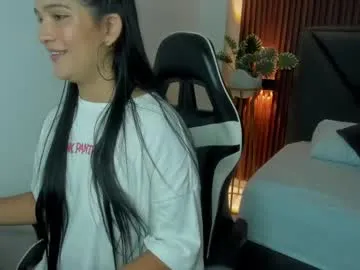 olivia_willow_ — GOAL: Mark your name in my tits with paint [98 tokens remaining] come play, choose a balloon and exploit it for only 20tks love #daddysgirl #bigass #longhair #young #18