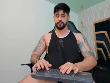 petesevans_1 — Cumshow , let's have fun  , buzz me and make me horny   #lovense #bigcock #cum #uncut #muscle [2000 tokens remaining]