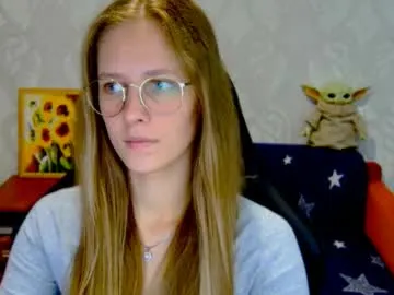 roxie_shy —  Heeyyy, Guys  Join to my room and follow me  #18  #teen  #tease  #dance #young