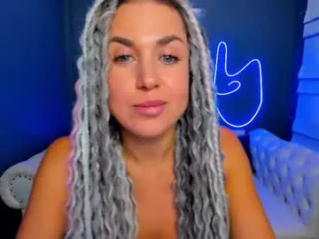 roxy_mars — GOAL: tickle me feet [27 tokens remaining] Never ending rock-n-roll! Catch my vibes, don't demand, just enjoy the moment  #muscles #skinny #smalltits #lovense #fit