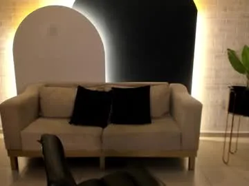 samanthaconnorx — GOAL: Wet pussy taste [132 tokens remaining]   Im horny, help me to get wet my tight pussy #bigboobs #bigass #latina #puffynipples #natural