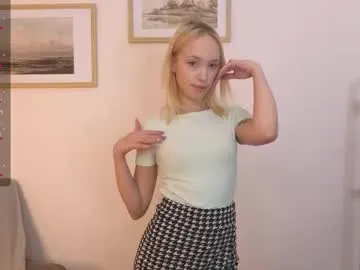 sandra_cohen — GOAL: take off my bra [25 tokens remaining] Welcome to my room! #18 #skinny #natural #shy #new
