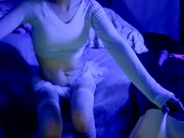 smokeingbitch420 — hey sexy people #feet #daddysgirl #hotmilf #gilf #submissive