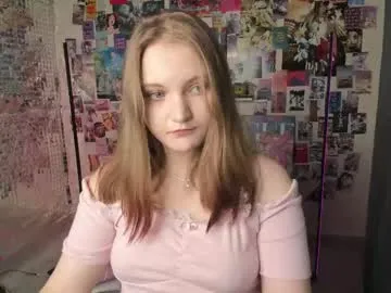 solefree — Welcome to my room! - Goal: suck finger with deep eye contact [38 tokens left] #bigass #18 #daddy #shy #teen