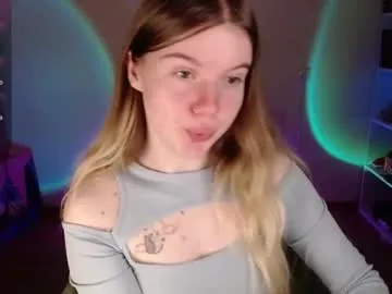 strawberry_juli — naked show [217 tokens left] #smalltits #lovense #daddy #young #cute