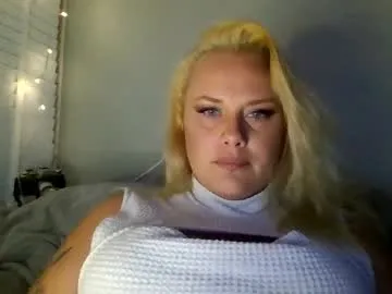 sweetsinz_ — take shirt off [33 tokens remaining]