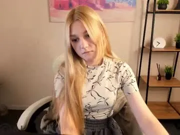 sylvia_ortiz — show legs [6 tokens left] #smalltits #shy #blonde #bignipples #18