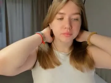 thomasenacasaliggi — Goal: spray oil on the Boobs  Hello chaturbate's citizens! my name is Annie and you should to know me closer cuz i'm #new #squirt  #lovense #18 #teen [50 tokens remaining]