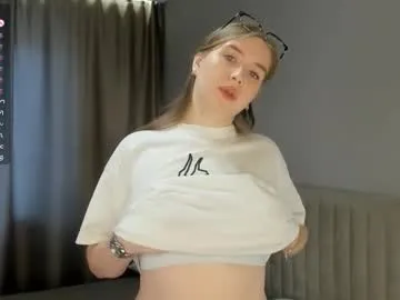 thomasenacasaliggi — Goal: -take this annoying T-shirt off me-  Hello chaturbate's citizens! my name is Annie and you should to know me closer cuz i'm #new #squirt  #lovense #18 #bigass [18 tokens remaining]