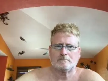 tomascausa — Question for you ?   Do girls prefer looking at soft cocks ?  Or hard cocks ?
