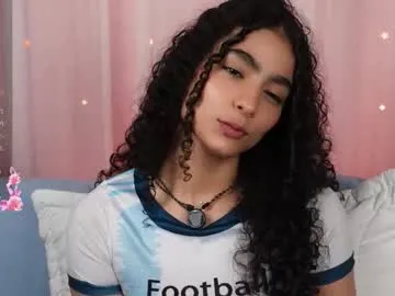 vicky_curly — I am #18 #new #teen - Goal: If u like how I look today  [96 tokens left] #lovense #latina