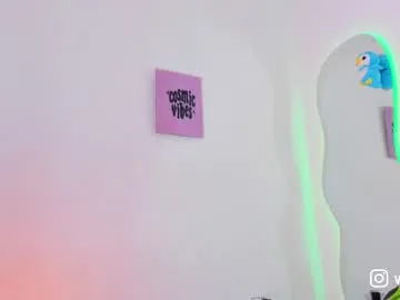 victoria_alien — Current Goal: Rub pussy at 299 tokens -- Next Goal: Put finger pussy -- #squirt #bigass #bigpussylips #latina #blonde