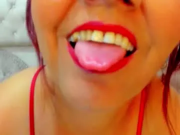 victoriaarousse25 — Hi guys! welcome to my room.. Let's have a good time tonight - #latina #milf #bigass #mature #squirt