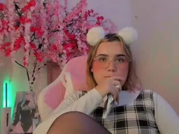 violet_evergarden1 — Suck Dildo [100 tokens left] #lovense #teen #18 #squirt #pantyhose #twerking #young