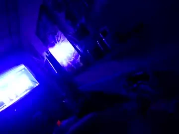 wellendowedone1 — Freechat on Chaturbate