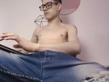 wolfan_sky — GOAL: Show armpit + biceps [11 tokens remaining] Welcome to my room! #thickcock #dominant #smoke #lovense #master