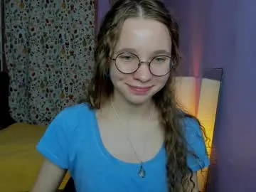 your_leslie — Feet [35 tokens left] Welcome to my room PM 5 tok #petite #young #feet #teen #cute