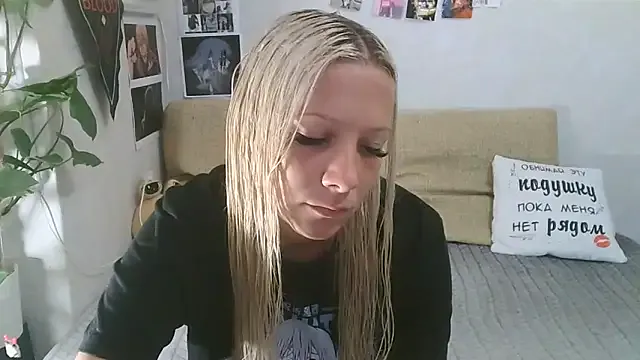-GoldenGirl- — I insert a big dildo in anal