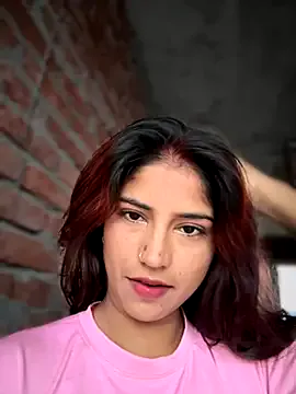 4U143 — Full nude show