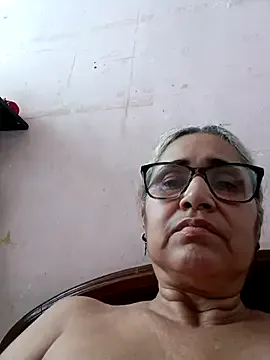 _candi — Aceite en las tetas