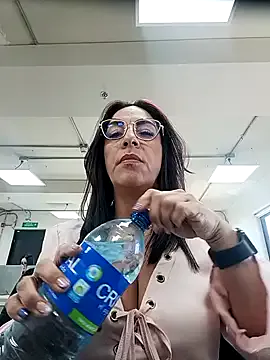 _Kamy_Hot — Get your tits out on the desk