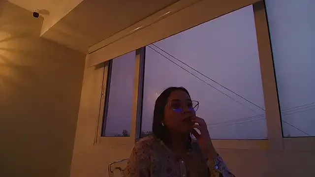_Victoria_Collins — Red -heeleds + finger in pussy