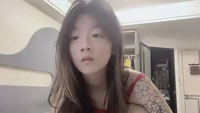A-YIYI — Insert a plug hole