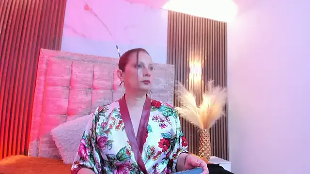 ada_mclaine — camera tits 