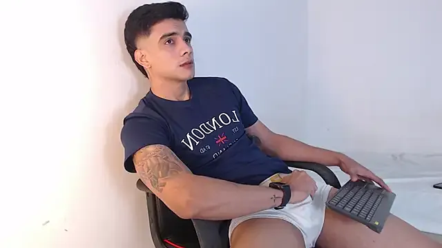 adam_levis17 — Freechat on StripChat