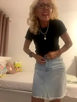 adella13 — Cum on cam live