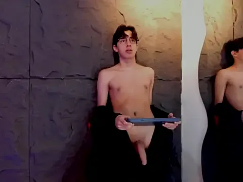 alan_boy01 — show my hard dick