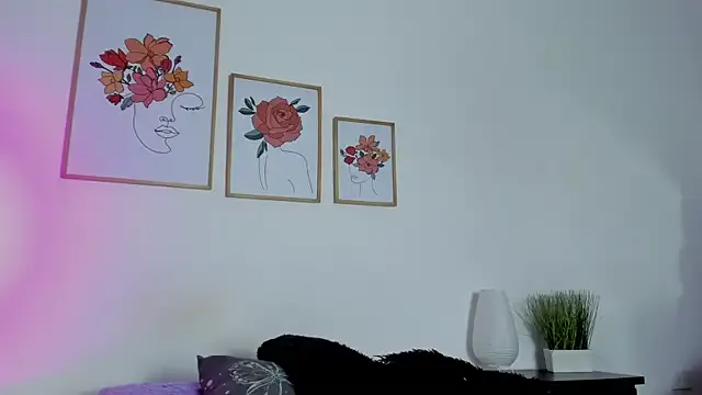 alana_111 — spank ass + suck dildo
