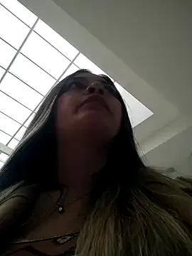 alana_69 — Full naked + cum in public