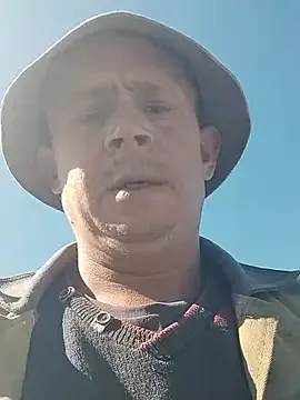 alex_brow_n — Help me cum