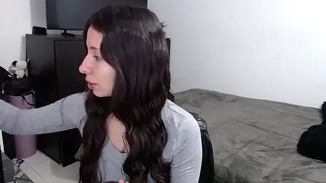 alice_live1 — topless