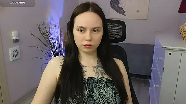 Alice_Moondark — Show your legs