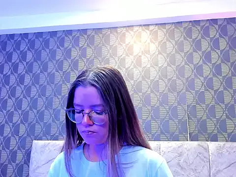 AliceHoe — flash tits + spank tits