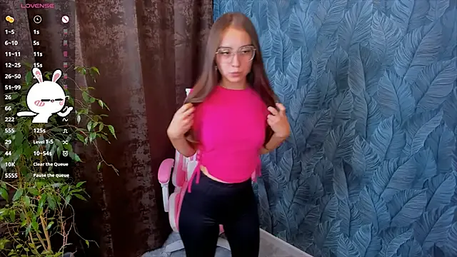 AliceMoorea — show my bra so close up