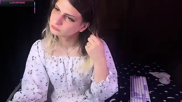 AlicePinkhead — Private on StripChat
