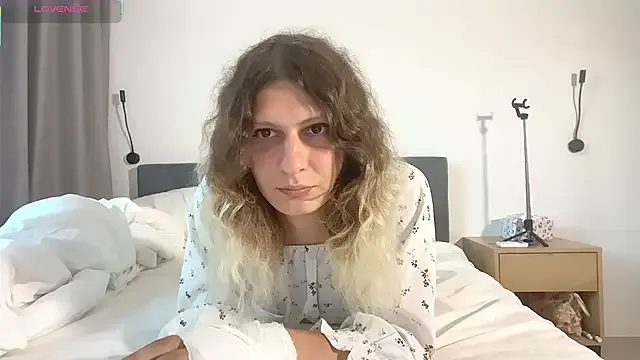 AlicePinkhead — Freechat on StripChat