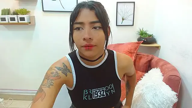 Aliciacute__ — dildo in my pussy + ice