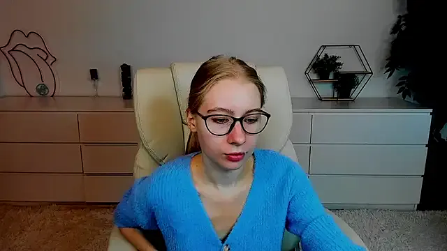 Alina_Blonde — Freechat on StripChat