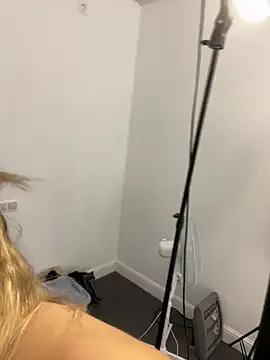 AlisaMyers — Handbra