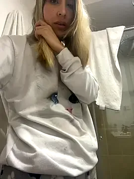 Ameellie — TOPLESSSSSSS