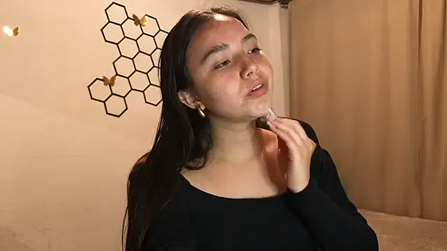 amelia_hall — show tits