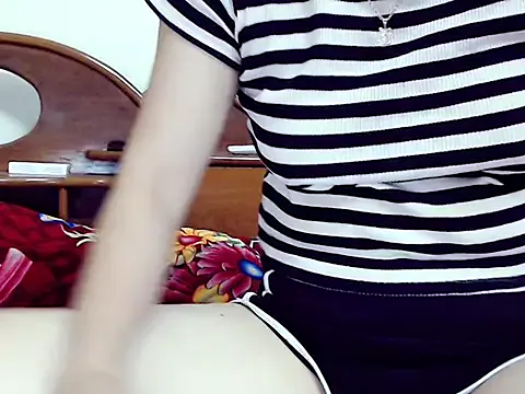 Ami_8x — Show tits  