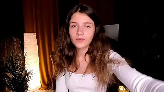 amy_cute_cat — suck finger+eyes contact