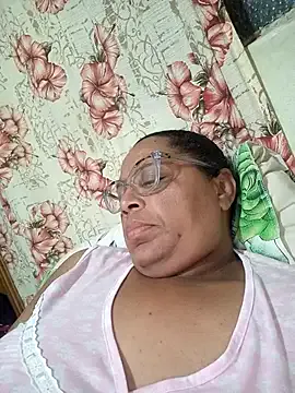 Anarabuda25 — Tirar a roupa e ficar d calcinha e suti