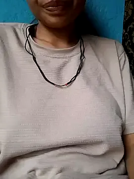Angel_Queen_GOLDI — See my virjin pussy in public first ti